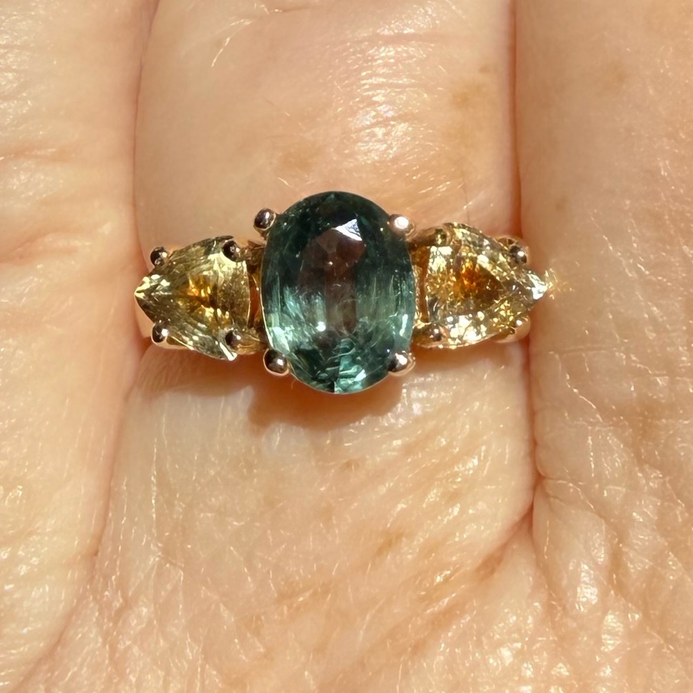 ELEGANT GENUINE TEAL MONTANA SAPPHIRES WITH  PARI YELLOW SAPPHIRE IN 14K Y GOLD